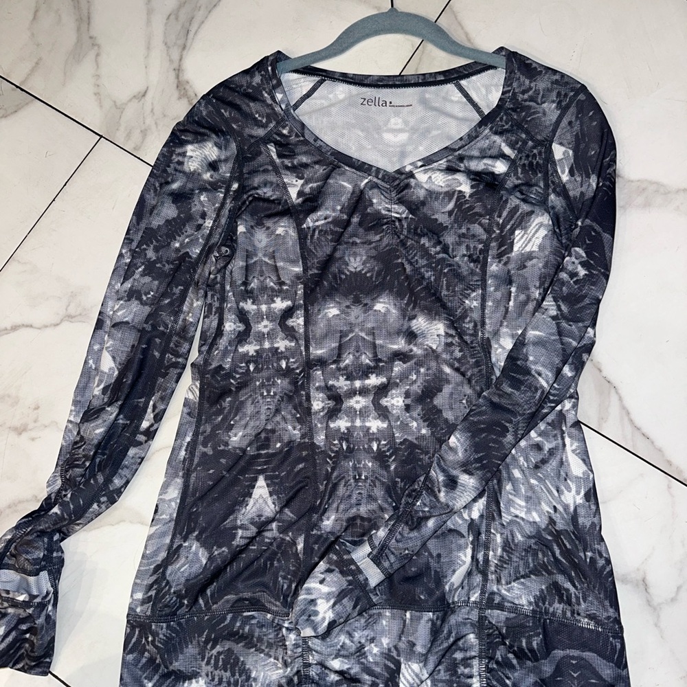Zella Black and Gray Graphic Fitted Long Sleeve Tee